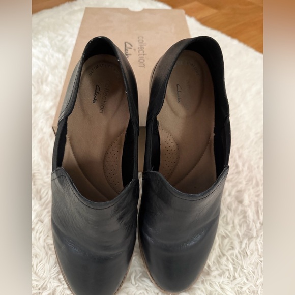 Women’s Clarks Camzin Step Black Leather Ankle Boots 11W